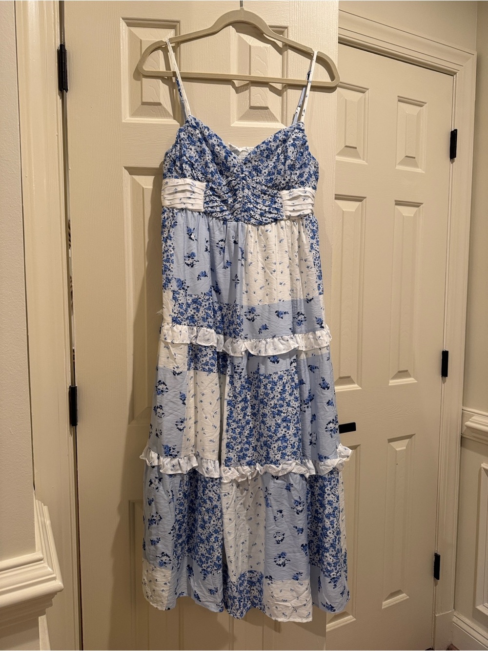 Blu Pepper NWT Blue and White Floral Spaghetti Strap Midi Dress L